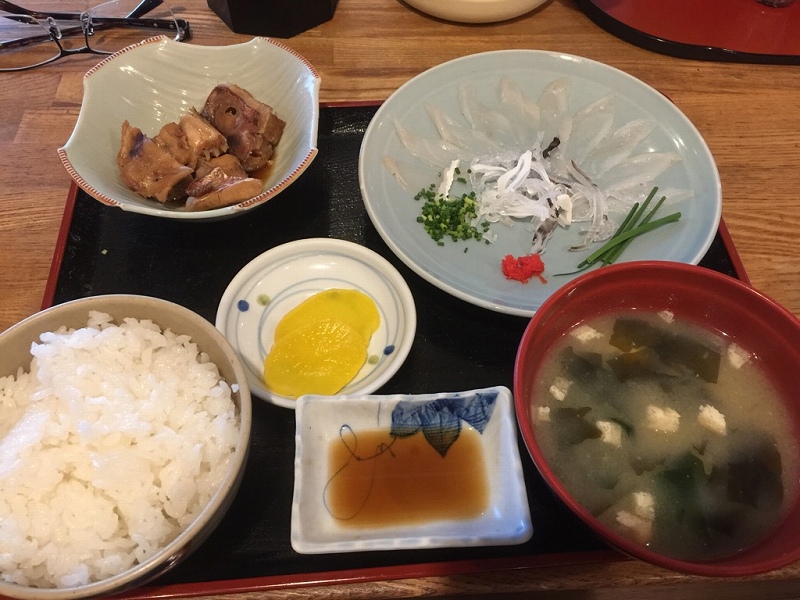 市場食堂よし