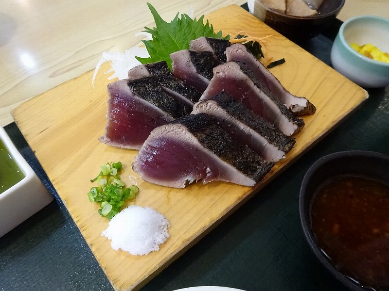 トロかつおの藁焼きたたき定食
