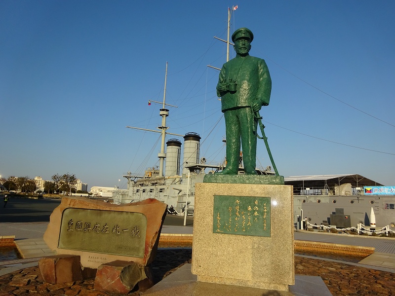 東郷平八郎像