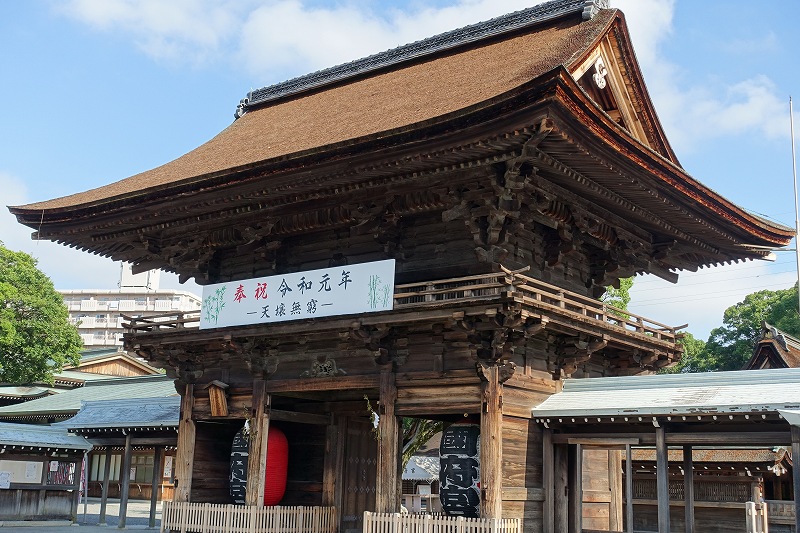 尾張大國魂神社　楼門