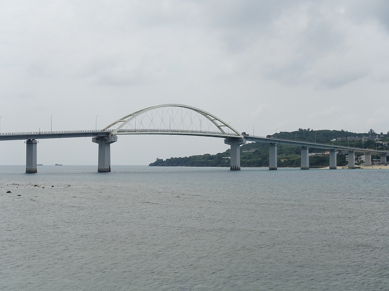 瀬底大橋