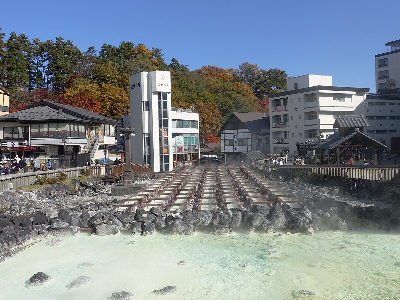 草津温泉　湯畑