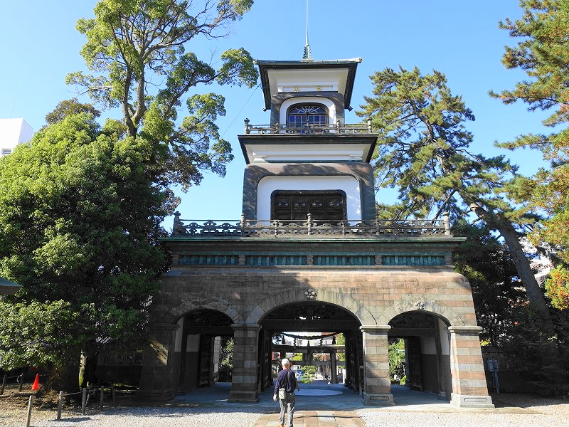 尾山神社神門