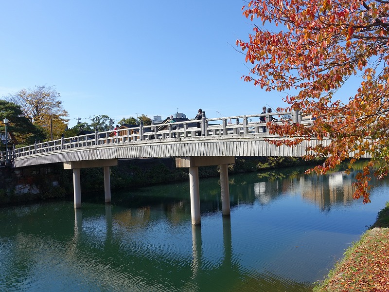 中の橋