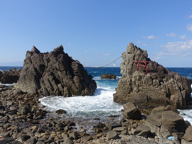 雄龍・雌龍の岩