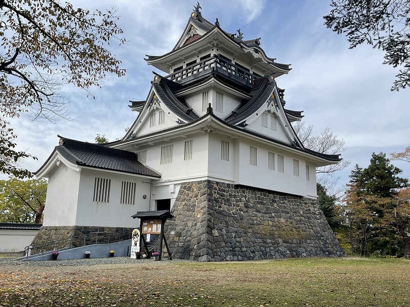 横手城模擬天守