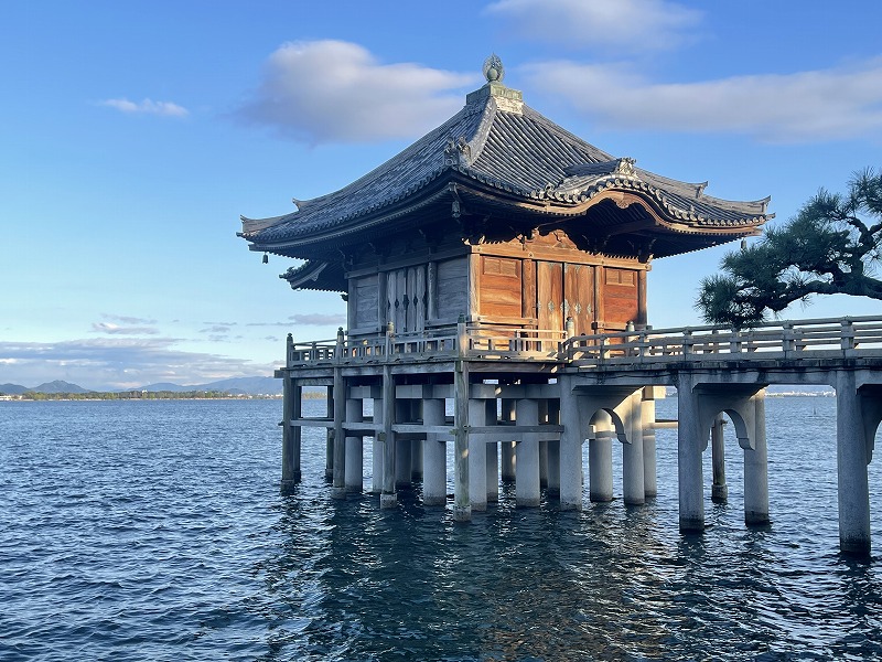 満月寺　浮御堂