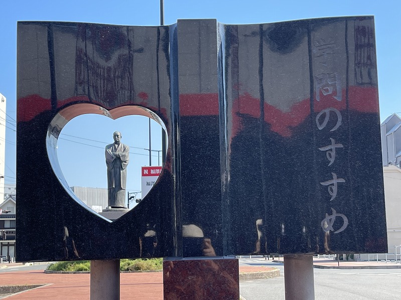 中津駅　福澤諭吉像