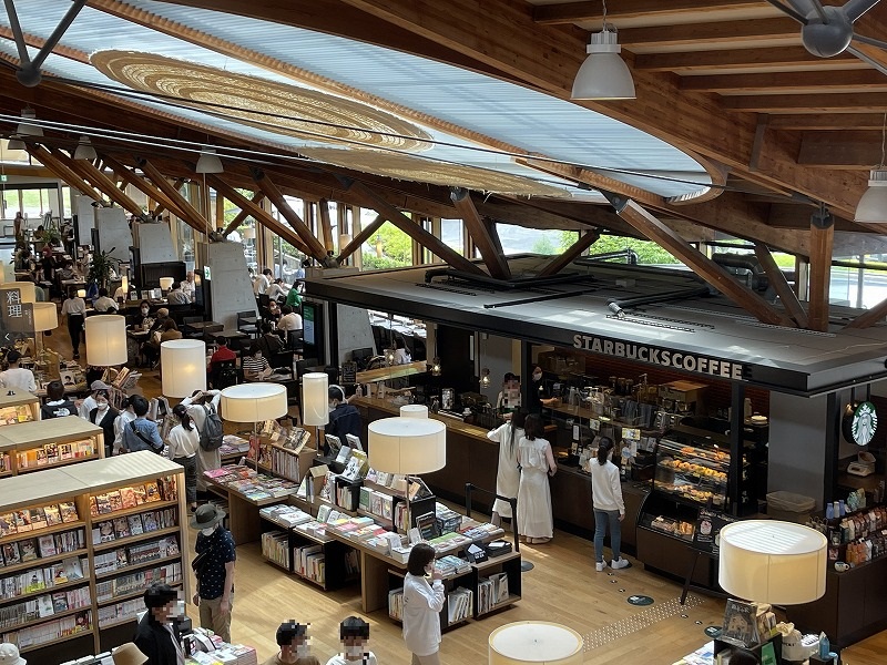 スターバックス蔦屋書店 武雄市図書館店