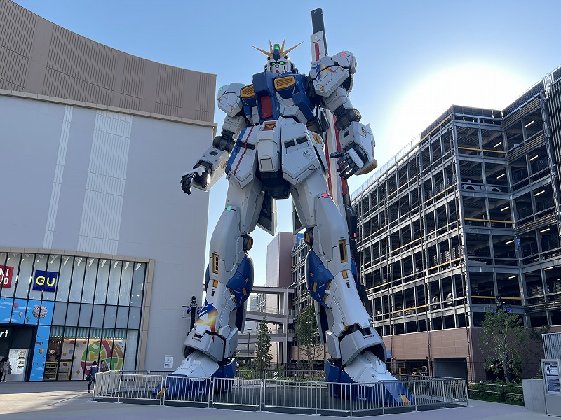 ららぽーと福岡　ガンダム立像