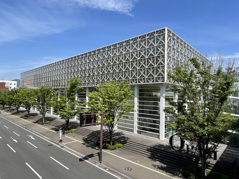 大分県立美術館