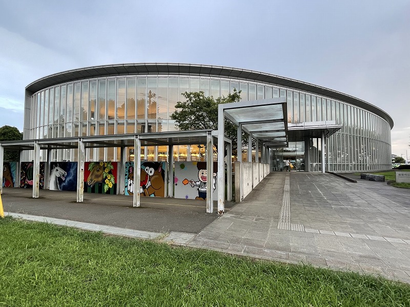 富里市立図書館