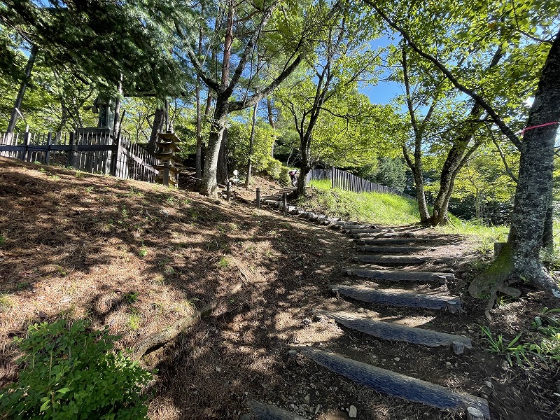 新倉山浅間公園　登山道