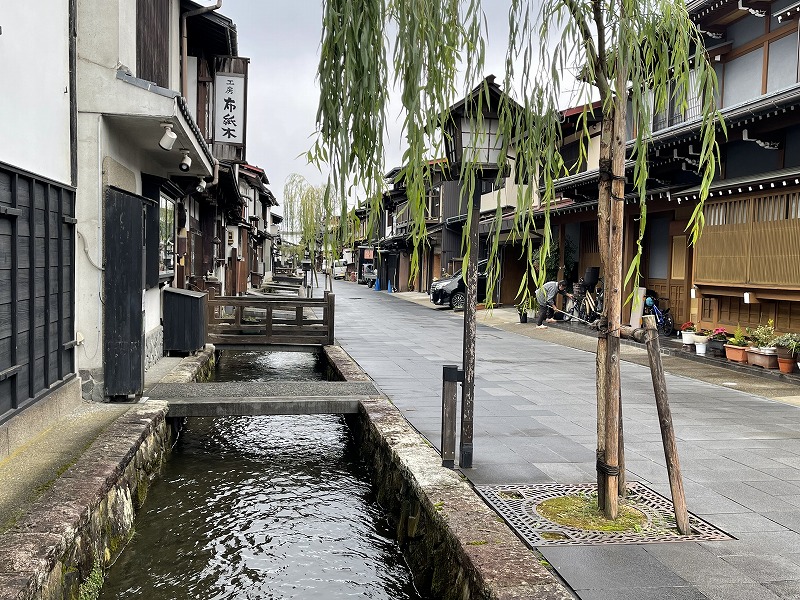 瀬戸川と白壁土蔵街