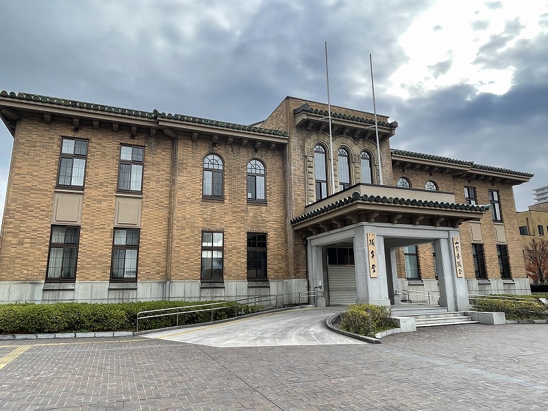 山梨県議会議事堂