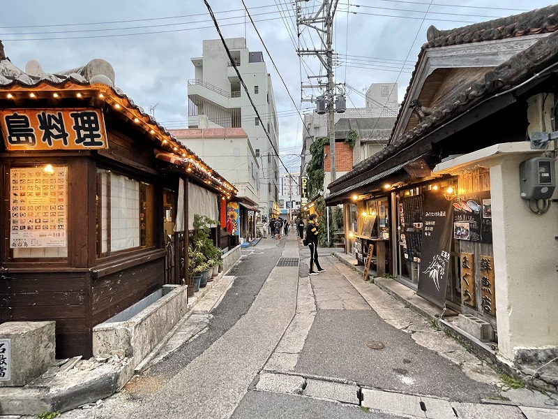 ユーグレナモール　路地