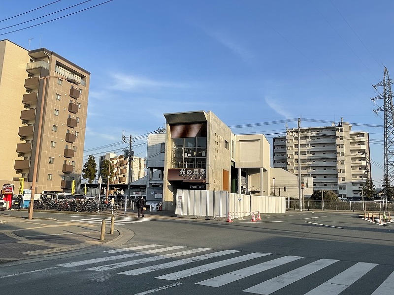 光の森駅北口