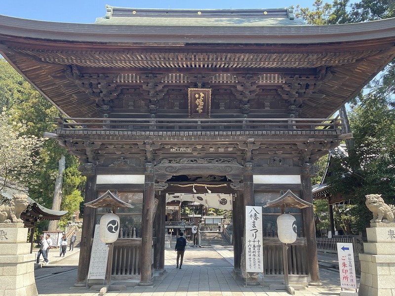 日牟禮八幡宮　楼門