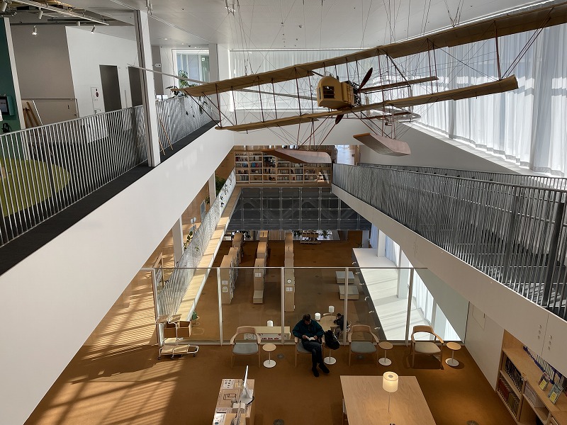 須賀川市中央図書館