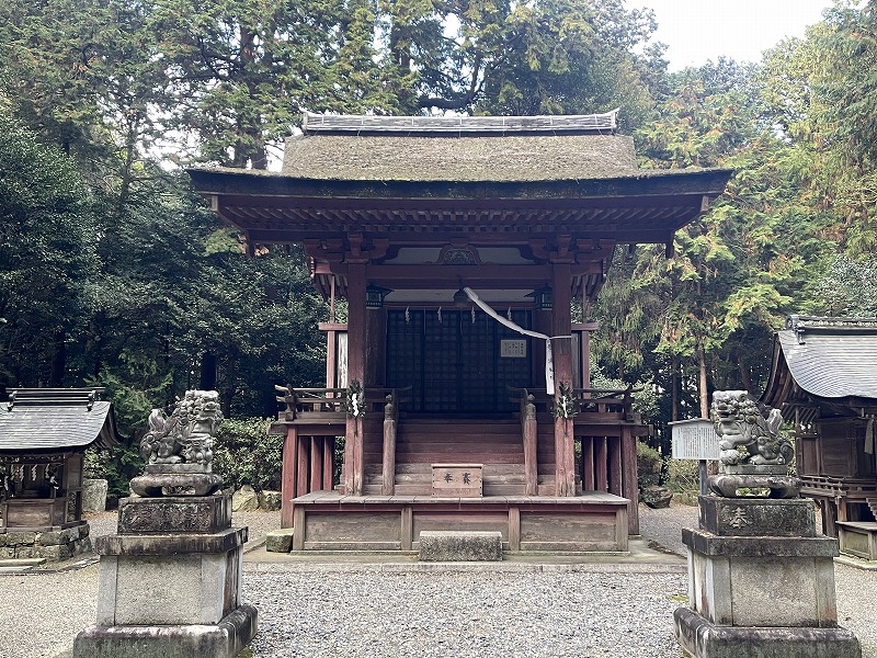 東本殿