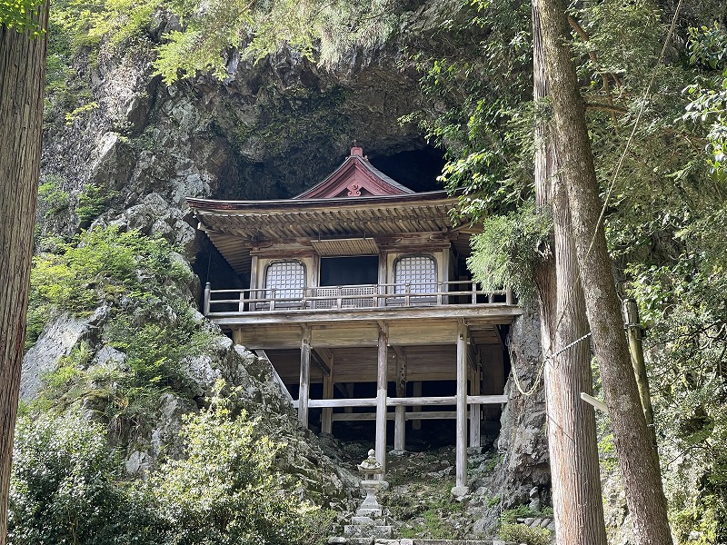 不動院岩屋堂