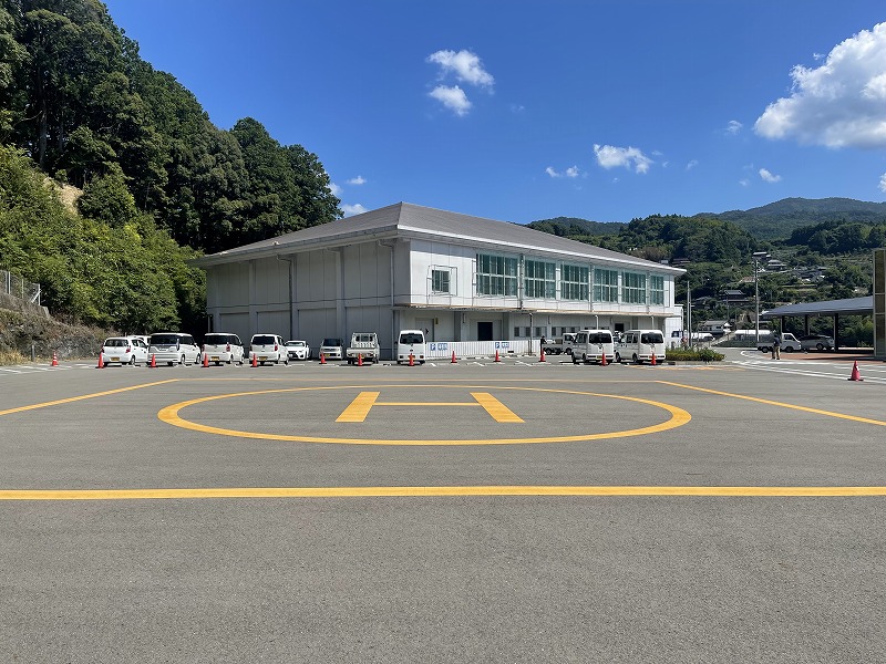 佐那河内村民体育館
