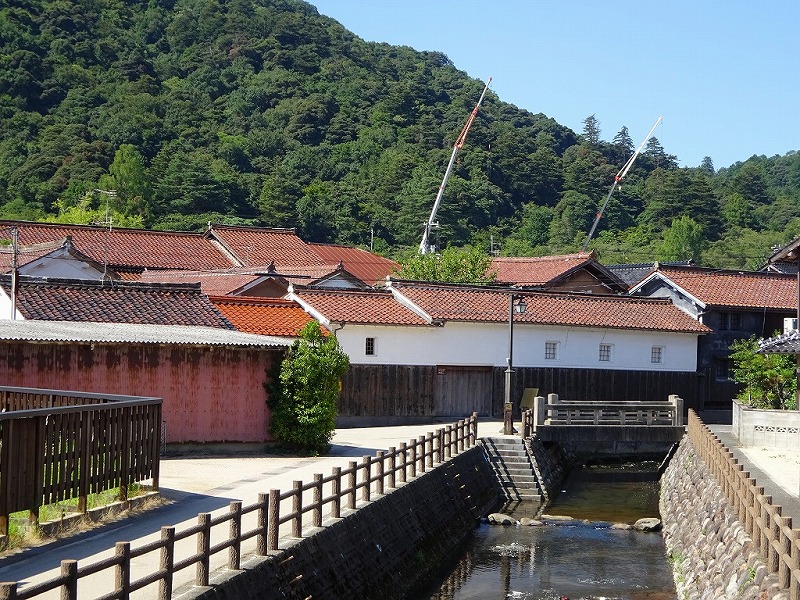赤瓦白壁の土蔵群