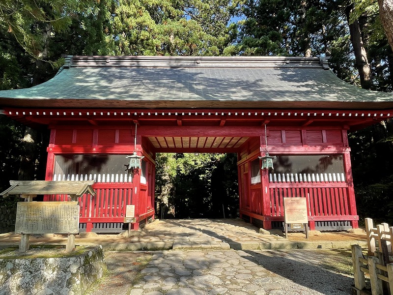 羽黒山　髄神門