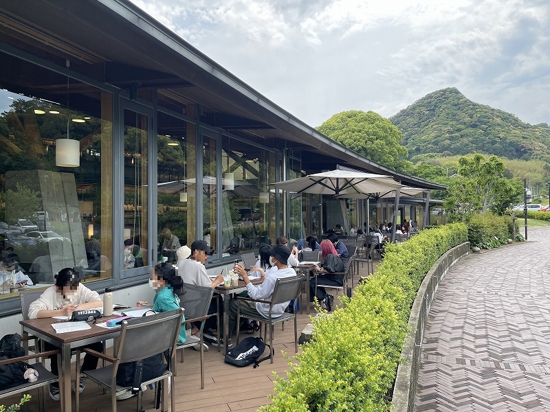 スターバックス蔦屋書店 武雄市図書館店