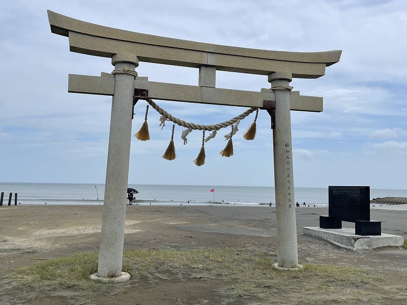 釣ヶ崎海岸　鳥居