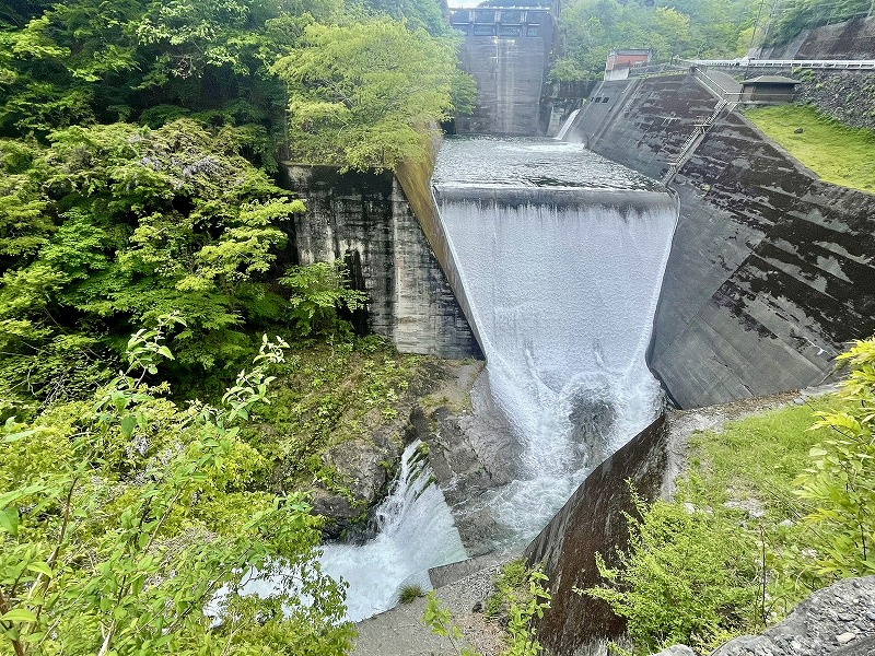 余水吐水門