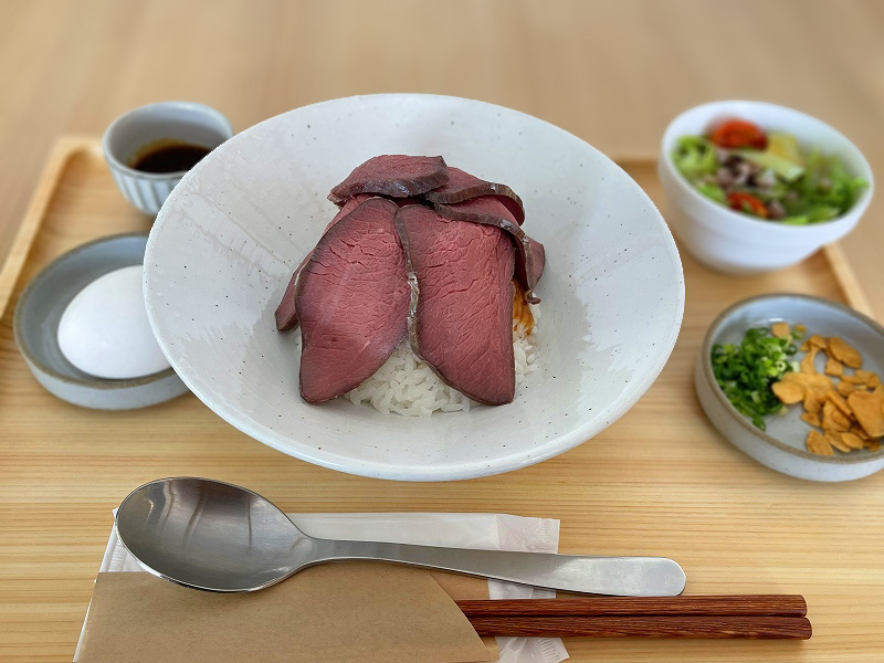 BASE101％　鹿肉のローストビーフ丼