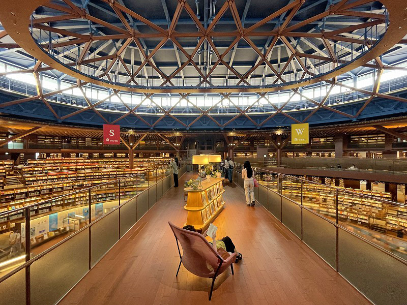 石川県立図書館