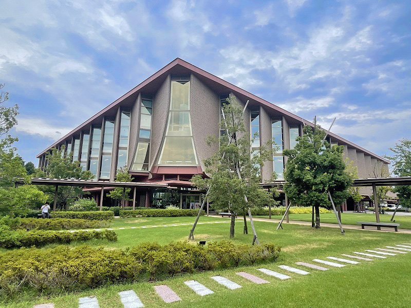 石川県立図書館