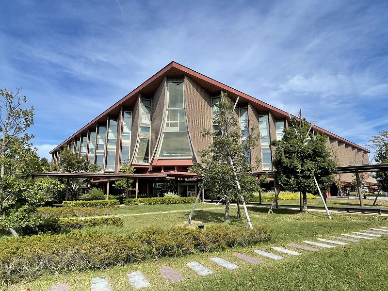 石川県立図書館