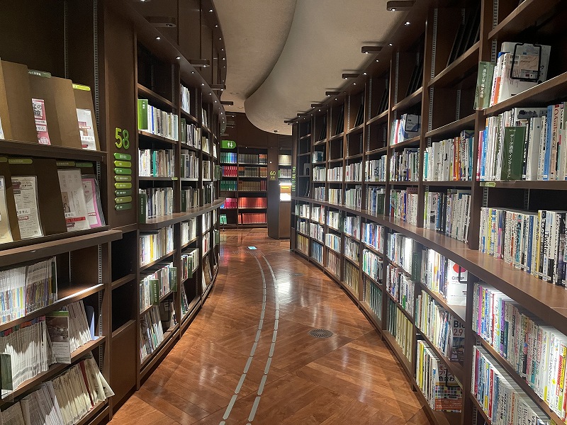 多摩市立中央図書館