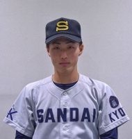 由上 慶