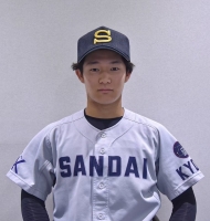 由上 慶