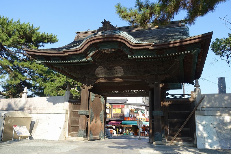 豊川稲荷 総門