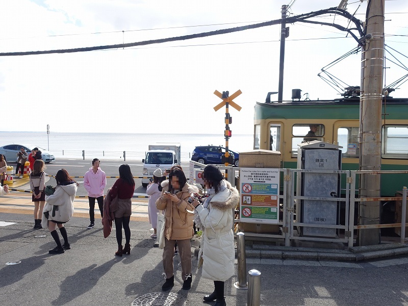 鎌倉高校前駅の踏切