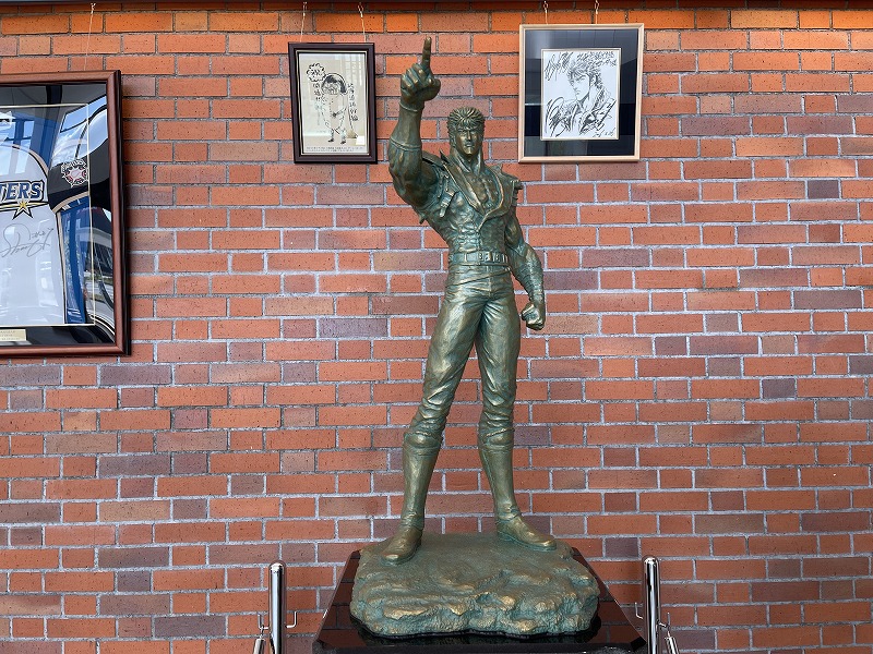 新函館北斗駅 ケンシロウ銅像