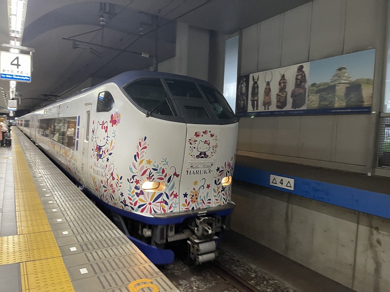 ハローキティ特急はるか281系
