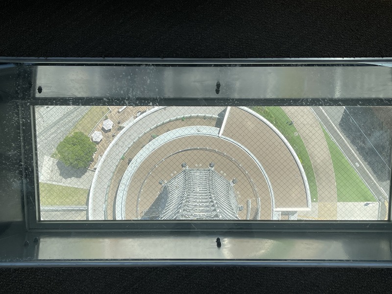 横浜マリンタワー