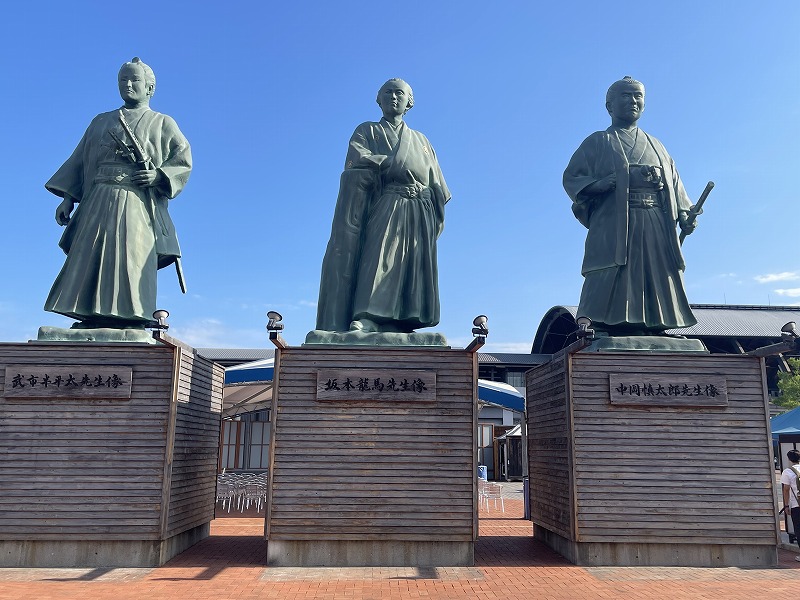 三志士像