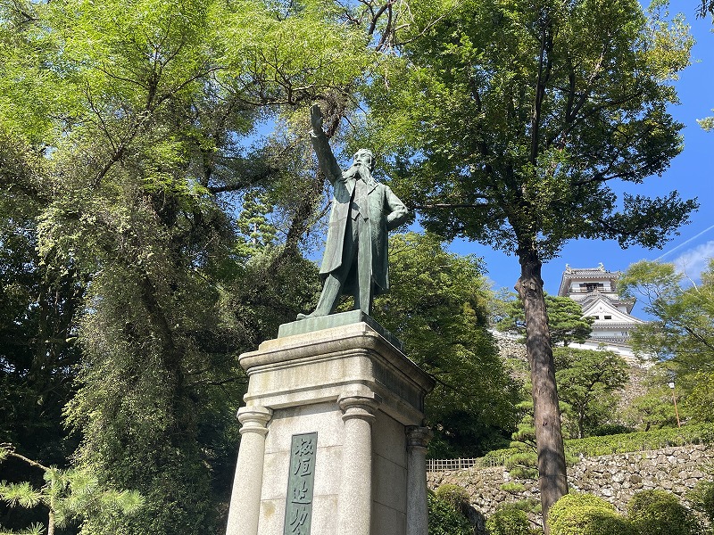 板垣退助像