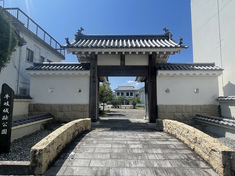 牛岐城址公園