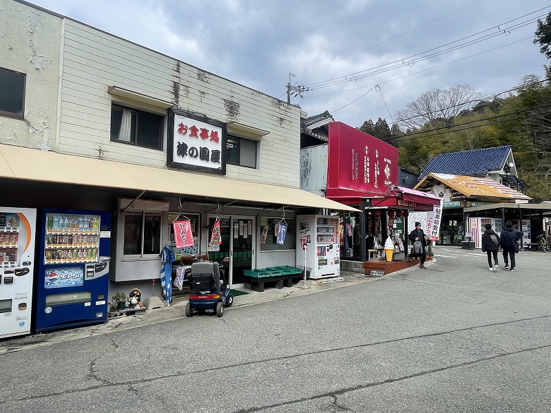 妙見口駅前