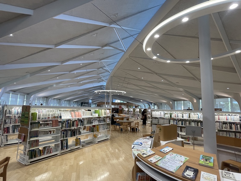 多摩市立中央図書館