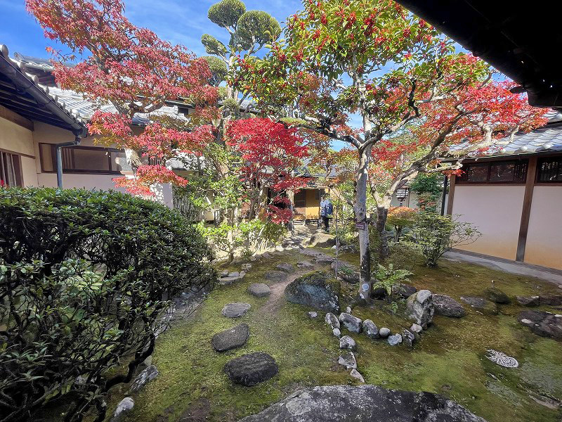 志賀直哉旧居 中庭 茶室