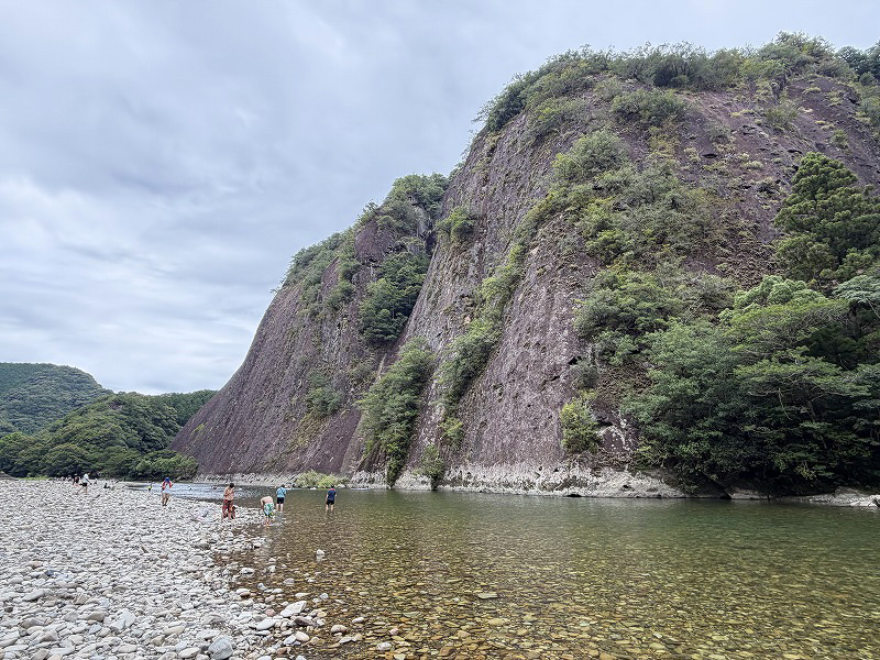 古座川の一枚岩